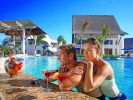 blue-tulum-resort-and-spa-swim-up-bar.jpg